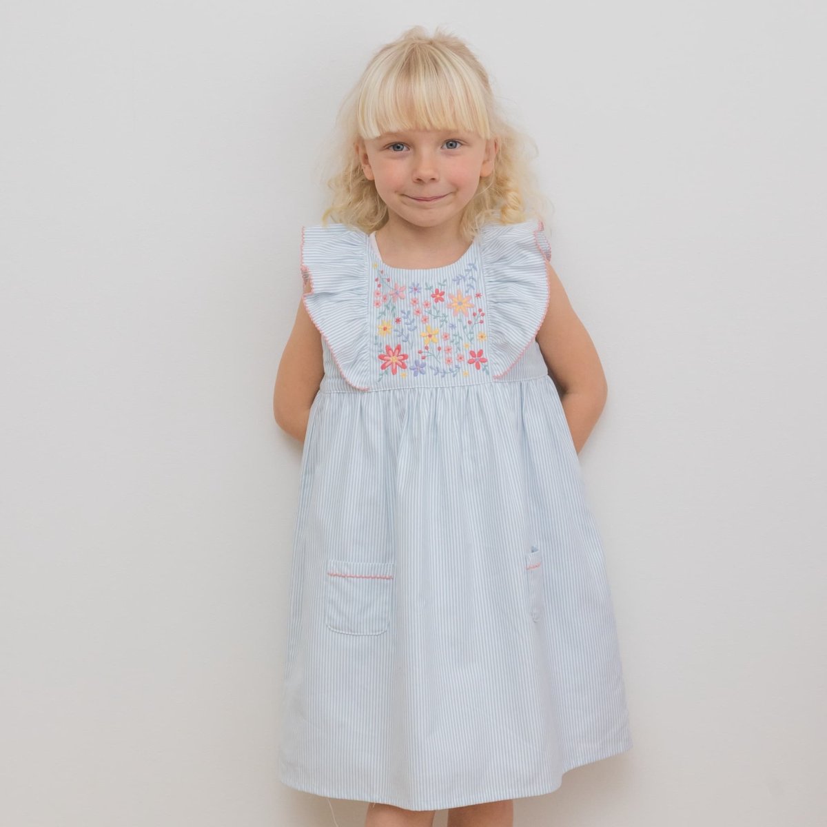 画像11: 花の刺繍・ブルーティッキング・ストライプ・ドレス_3_4歳用(身長 98-103cm) (11)