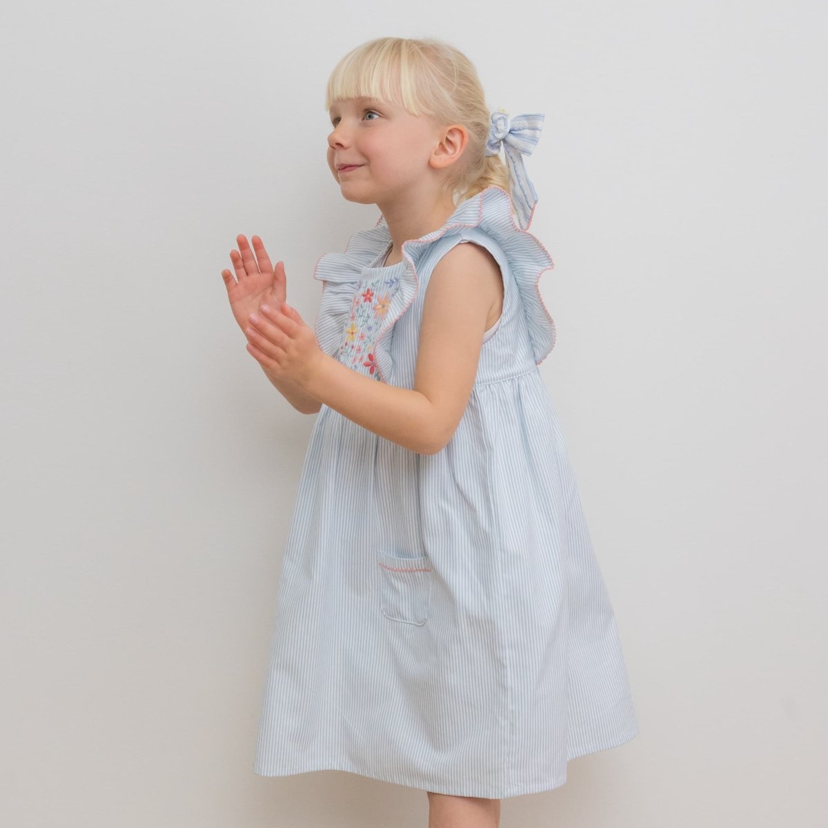 画像12: 花の刺繍・ブルーティッキング・ストライプ・ドレス_3_4歳用(身長 98-103cm) (12)