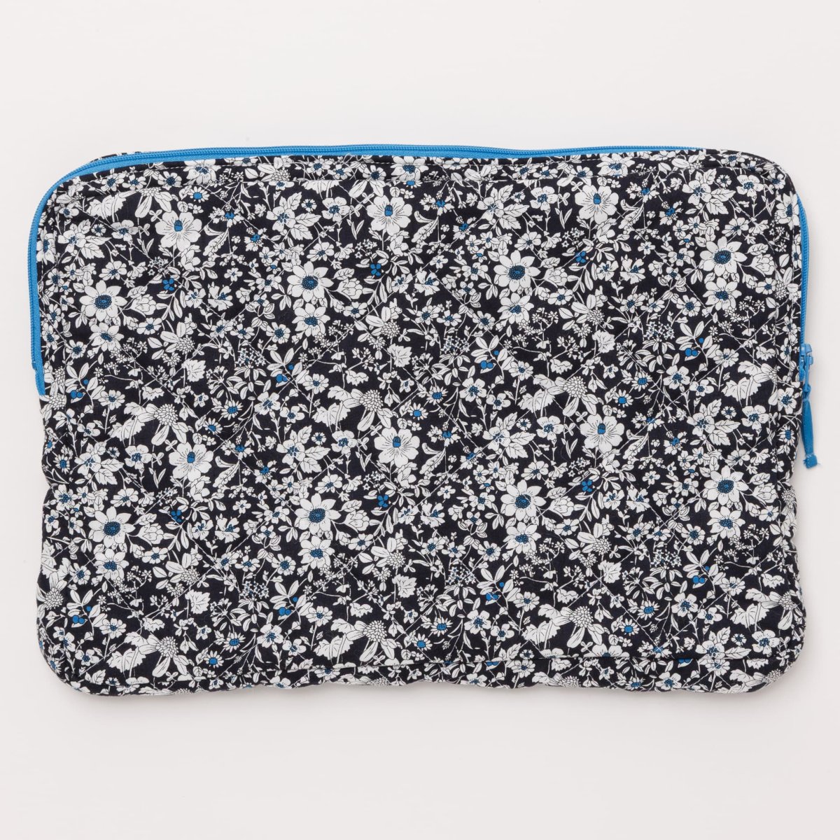 画像3: ネイビーフローラル・キルティング・13インチ・ノートパソコンケース (3)