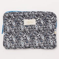 画像1: ネイビーフローラル・キルティング・13インチ・ノートパソコンケース (1)