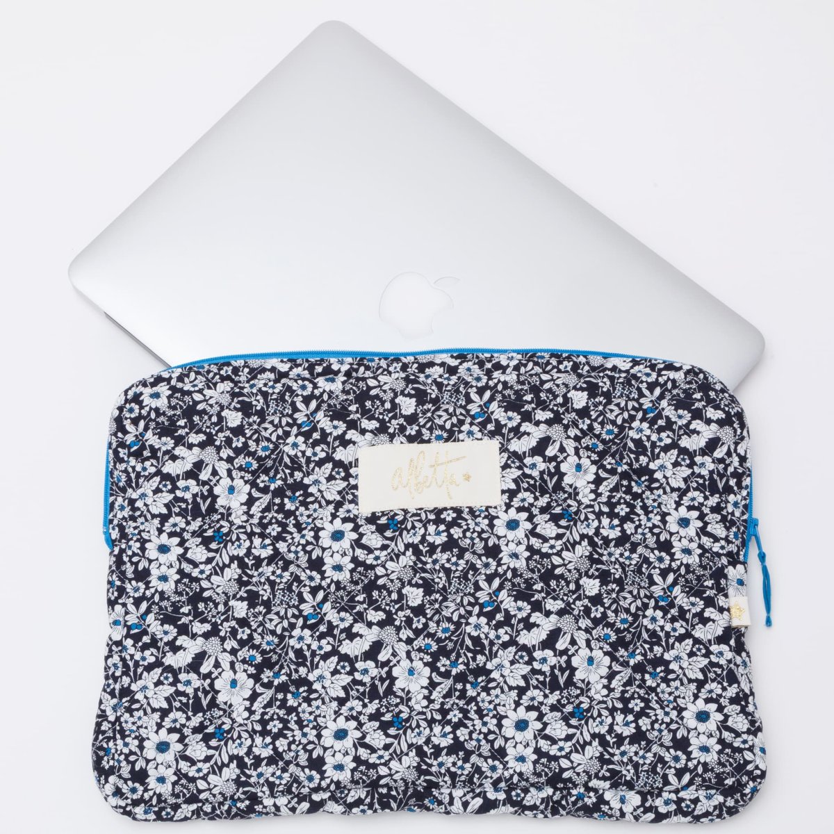画像2: ネイビーフローラル・キルティング・13インチ・ノートパソコンケース (2)