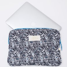 画像2: ネイビーフローラル・キルティング・13インチ・ノートパソコンケース (2)