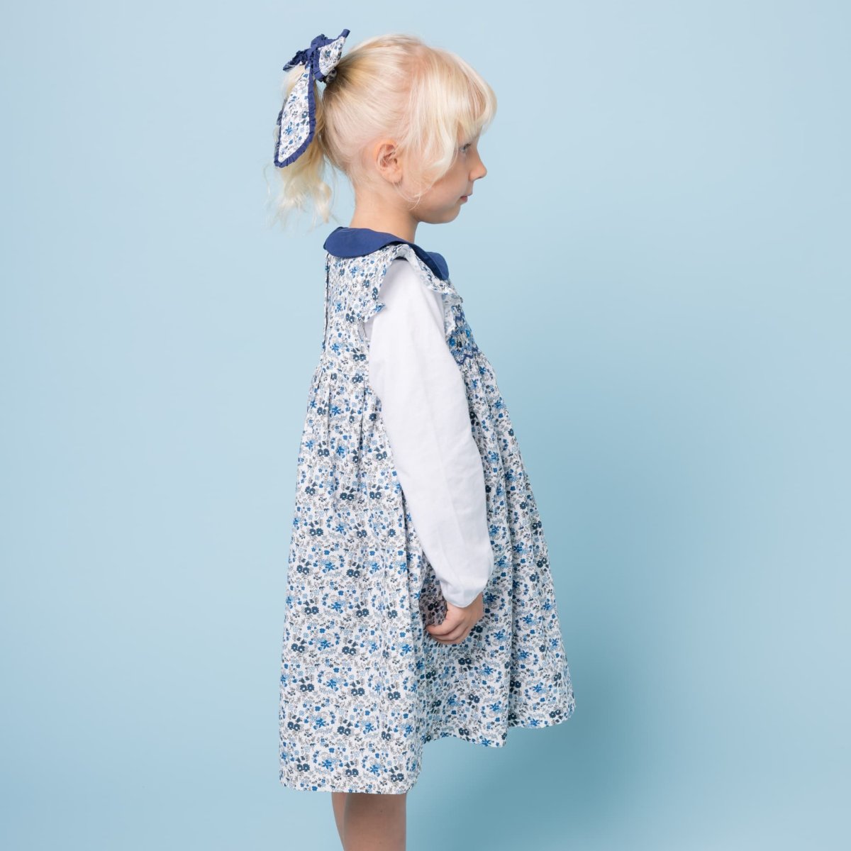 画像2: ブルーフローラルプリント・ハンドスモック・ドレス_3〜4歳(身長 98-103cm) (2)