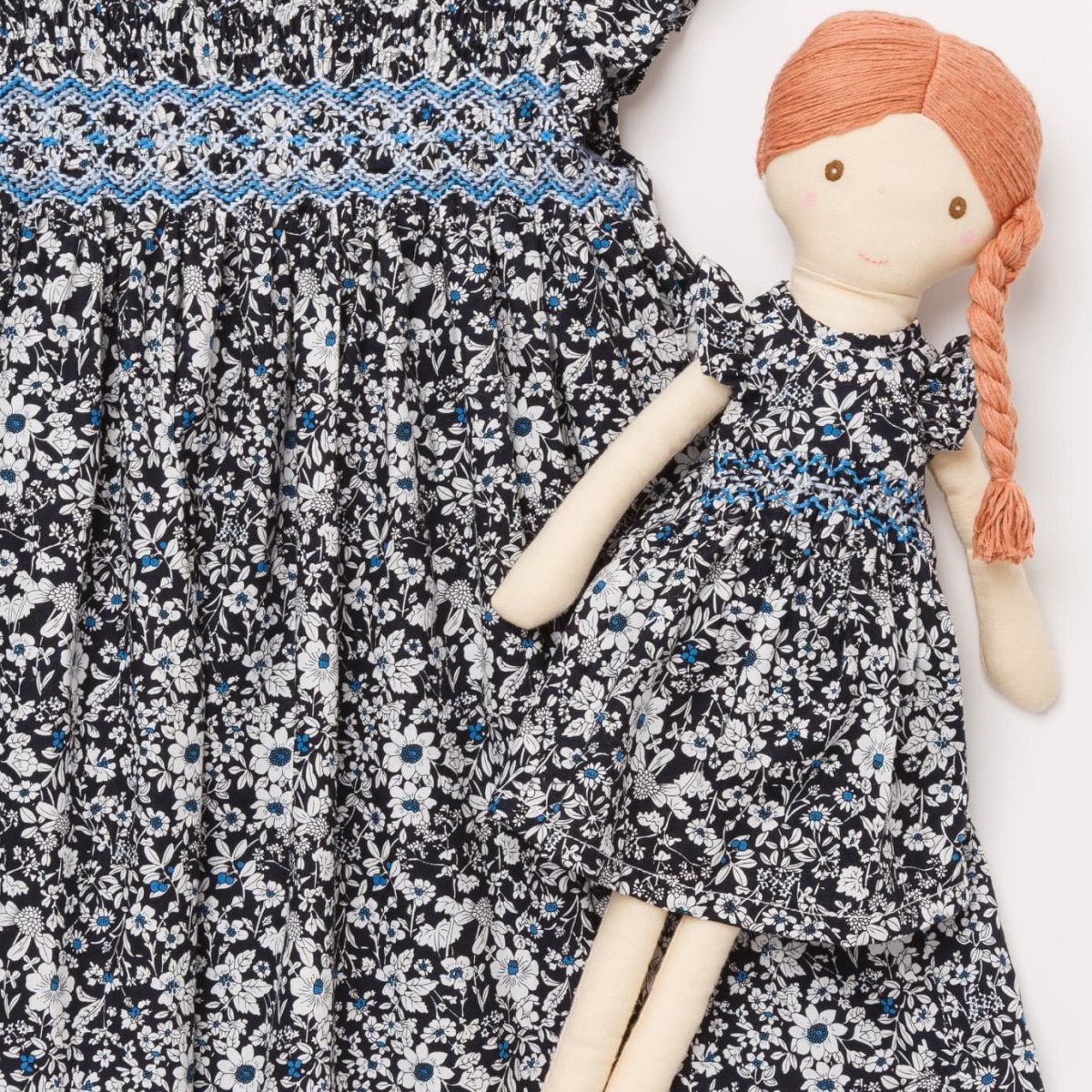 画像1: 【ドール用】ダークブルーフラワー・ハンドスモック・ドールドレス (1)