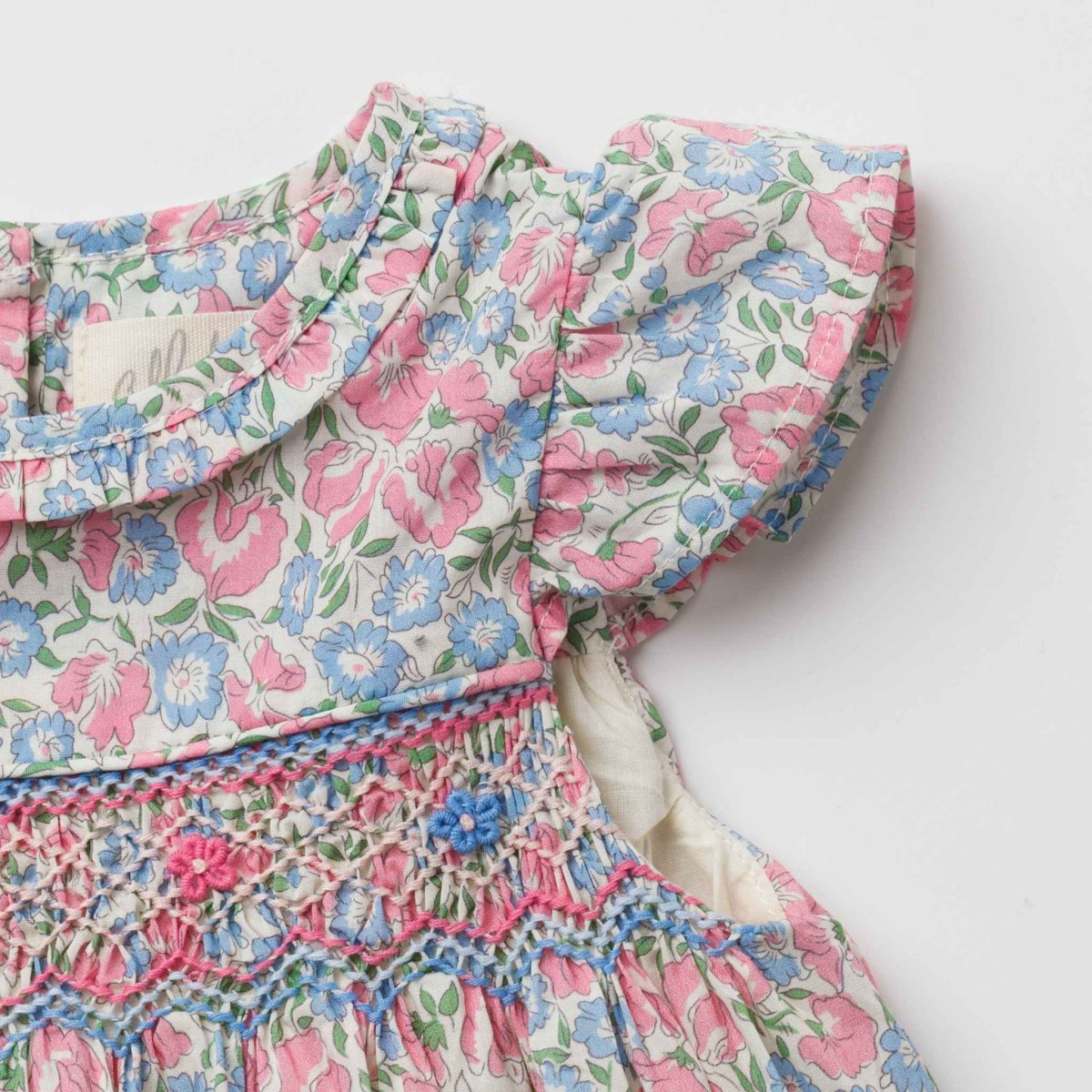 画像11: ブルーベルフローラルプリント・ハンドスモッキング・ワンピース_5〜6歳(108-114cm) (11)