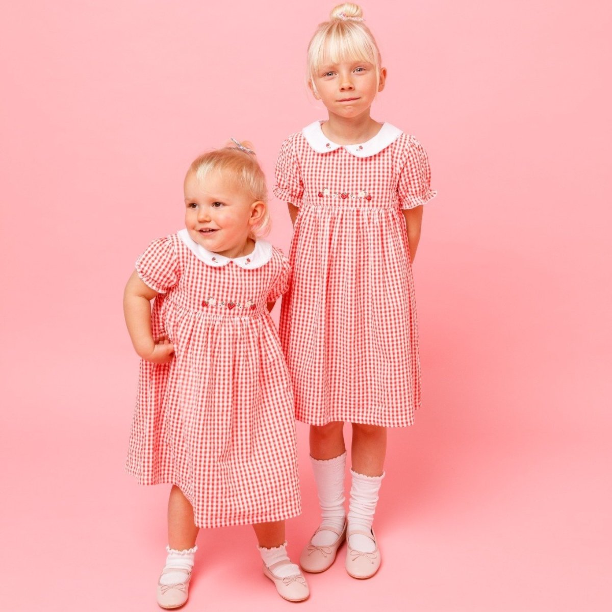 画像1: ストロベリー刺繍・ワンピース_6〜12ヶ月(80-85cm) (1)