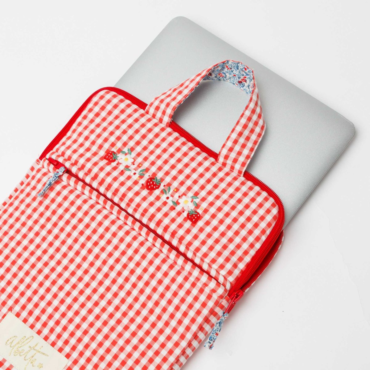 画像6: ストロベリー刺繍・レッドギンガム・ノートパソコンバッグ (6)