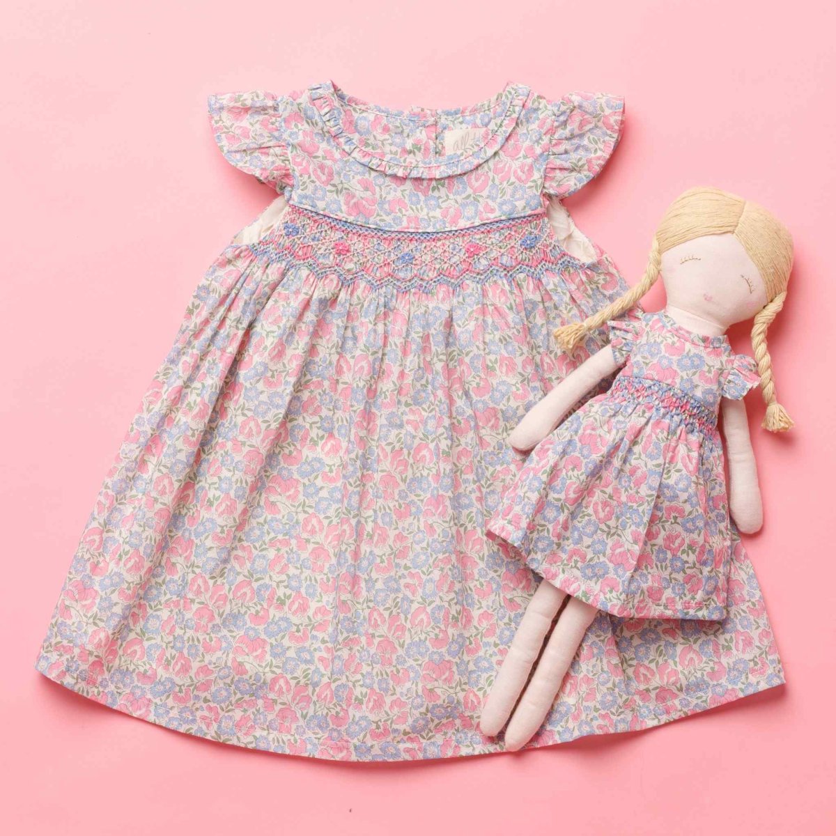 画像2: 【ドール用】ブルーベルフローラルプリント・ハンドスモッキング・ドールドレス (2)