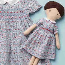 画像1: 【ドール用】ディッツィーブルー・フローラルプリント・ハンドスモッキング・ドールドレス (1)