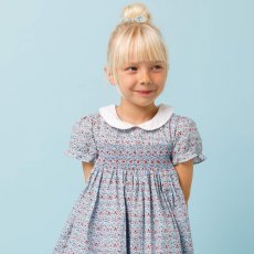 画像1: ディッツィー・ブルーフローラルプリント・ハンドスモッキング・ワンピース_5_6歳用(身長 108-114cm) (1)