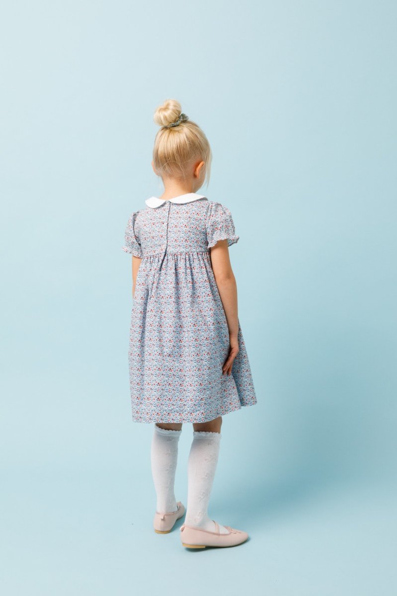 画像4: ディッツィー・ブルーフローラルプリント・ハンドスモッキング・ワンピース_5_6歳用(身長 108-114cm) (4)